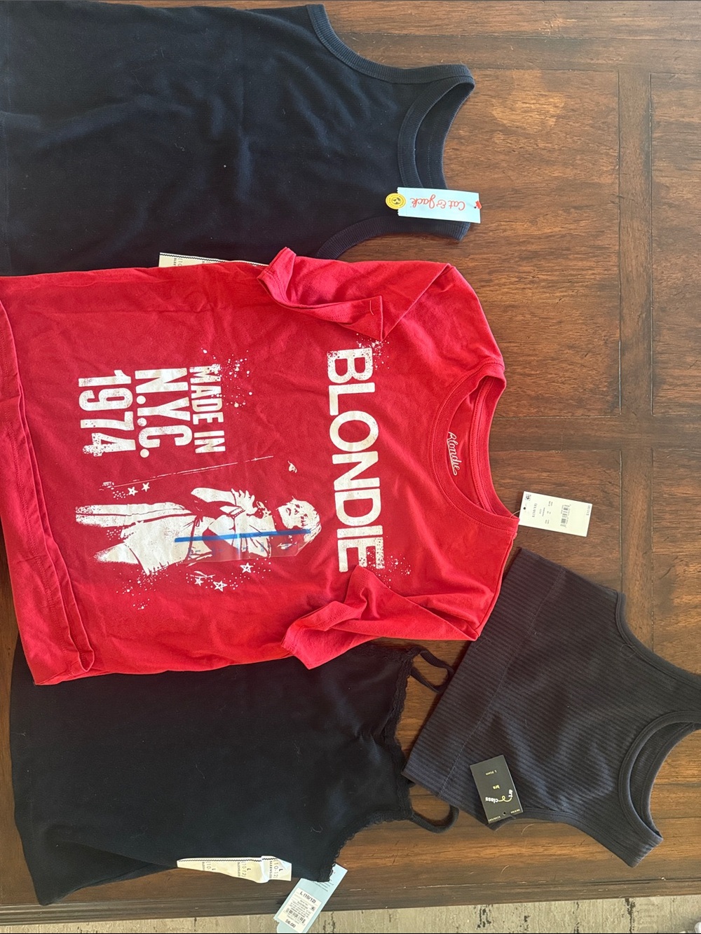 Red Graphic Blondie Kids Tee, 2 black tanks & ribbed bra - Size 10/12